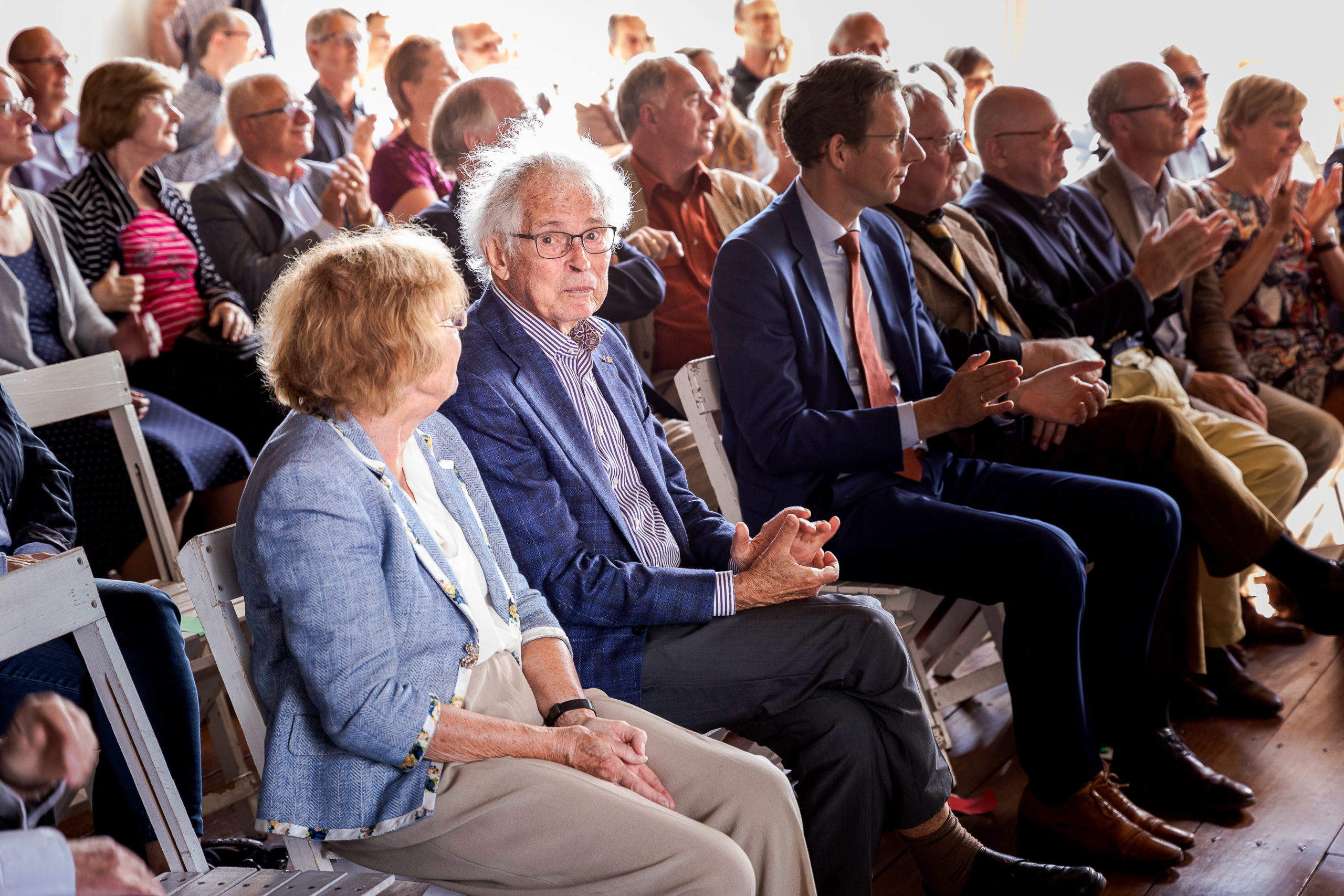 Henk Deys bij de opening van de Deys tentoonstelling