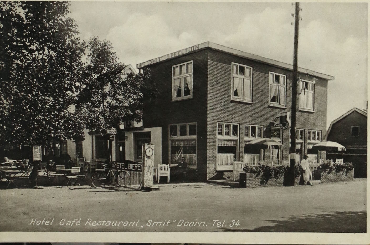 Prentbriefkaart van het in 1986 gesloopte Hotel Smit uit de jaren 1950-1960 (THA Doorn (203), cat.nr. 10040)