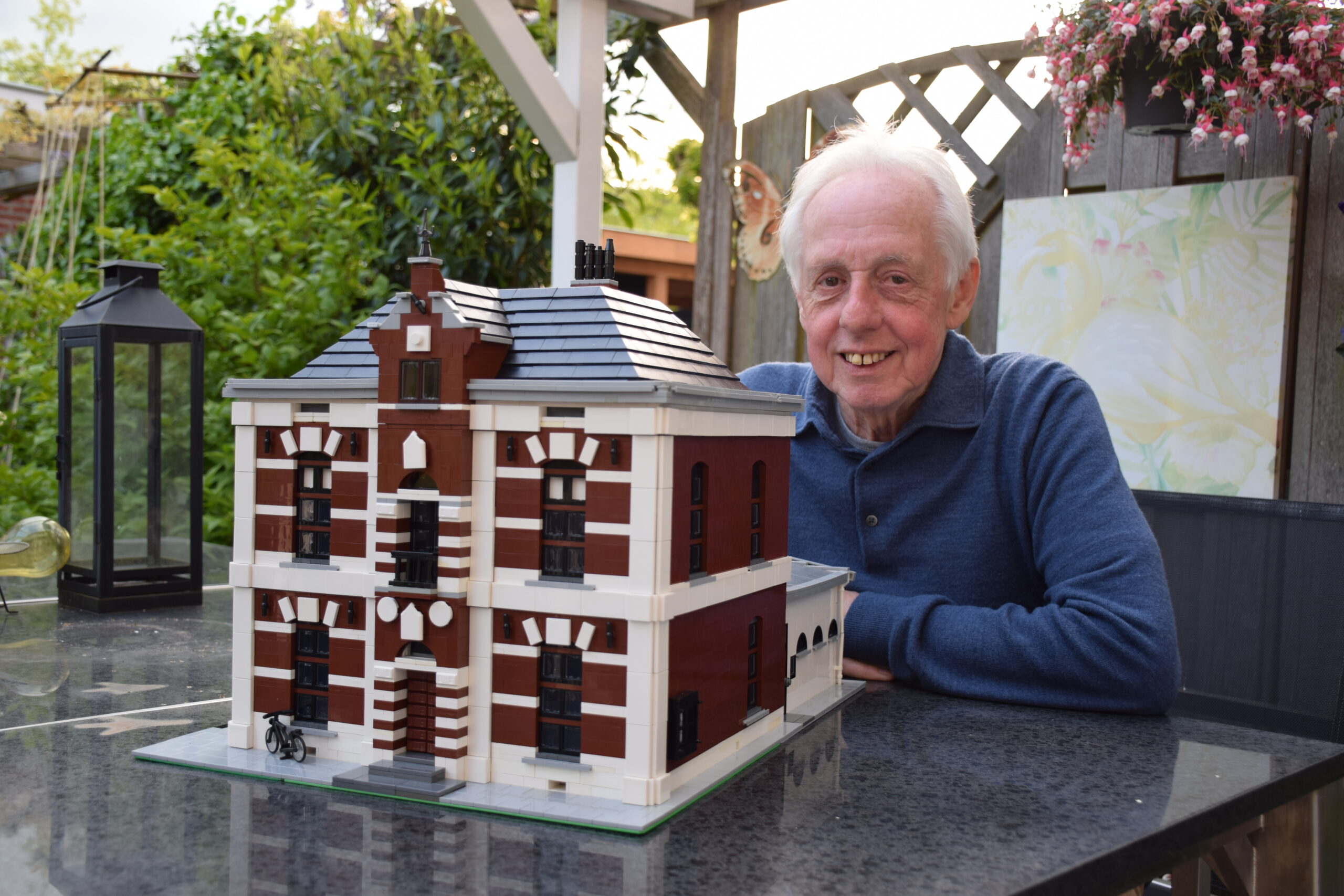 Wim Erwich bij het LEGO-huis. Foto door Frank Magdelyns, 2021