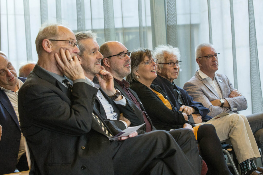 Foto 25 jaar jubileum RAZU op 15 oktober 2021 door Hans Dirksen. Genodigden en sprekers tijdens de bijeenkomst.