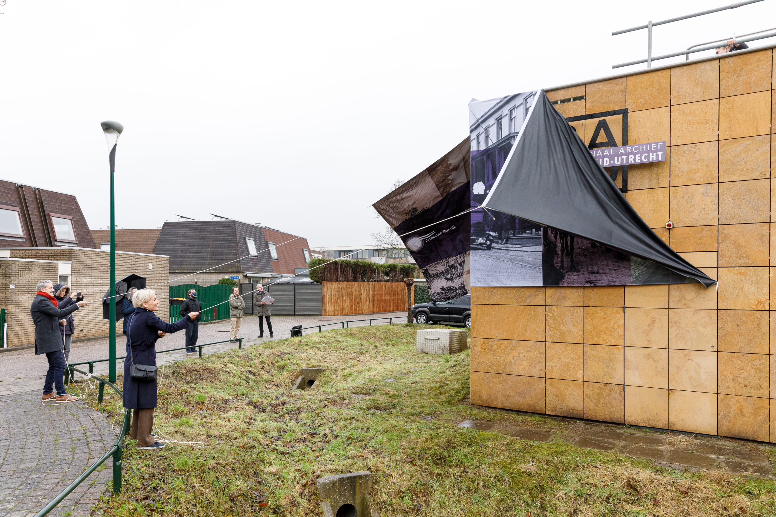 Bijeenkomst onthulling logo aan de archiefbewaarplaats - Foto W. Leeman, 2021