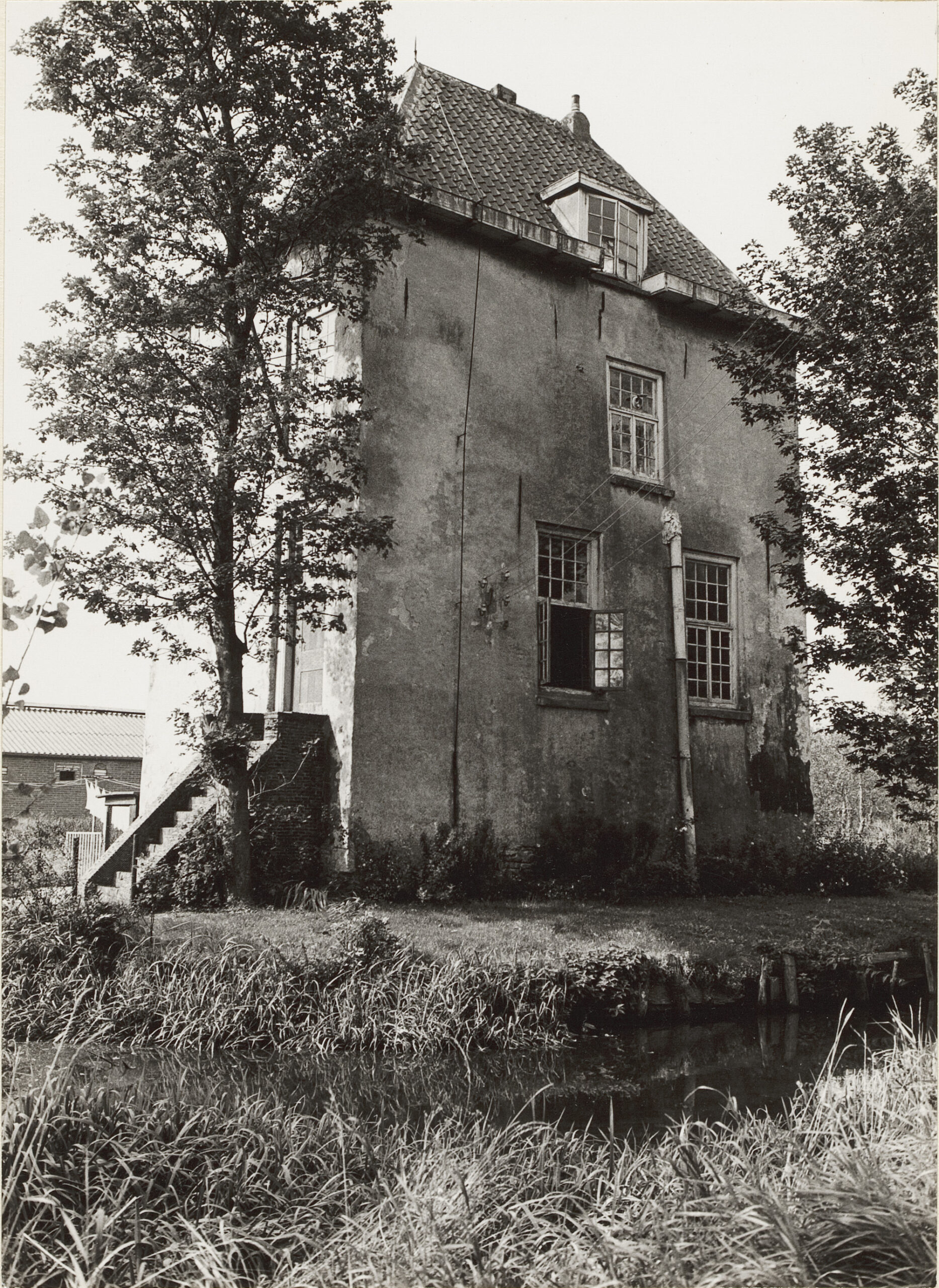 Kasteel Vuylcop. Gezicht op de toren vanaf het Neereind 1970. Cat.nr. 42059