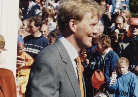 Toenmalig Kroonprins Willem-Alexander tijdens Koninginnedag 1999 te Houten
