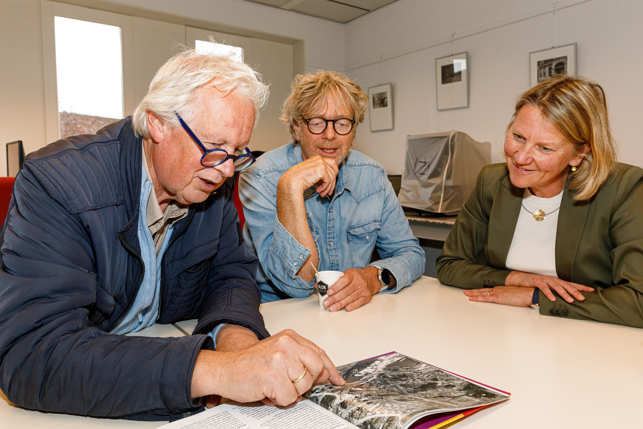 Inzien boek - 100 jaar bij de les -