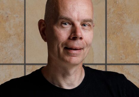 Portretfoto van René Voorburg, gemaakt door Winfried Leeman, 2024.